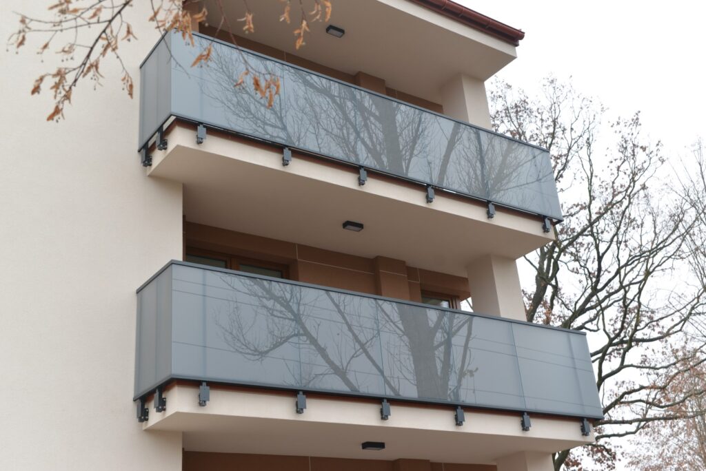 Balustrada aluminiowa i szkło